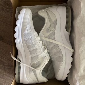 Nike air max motion 2 women’s